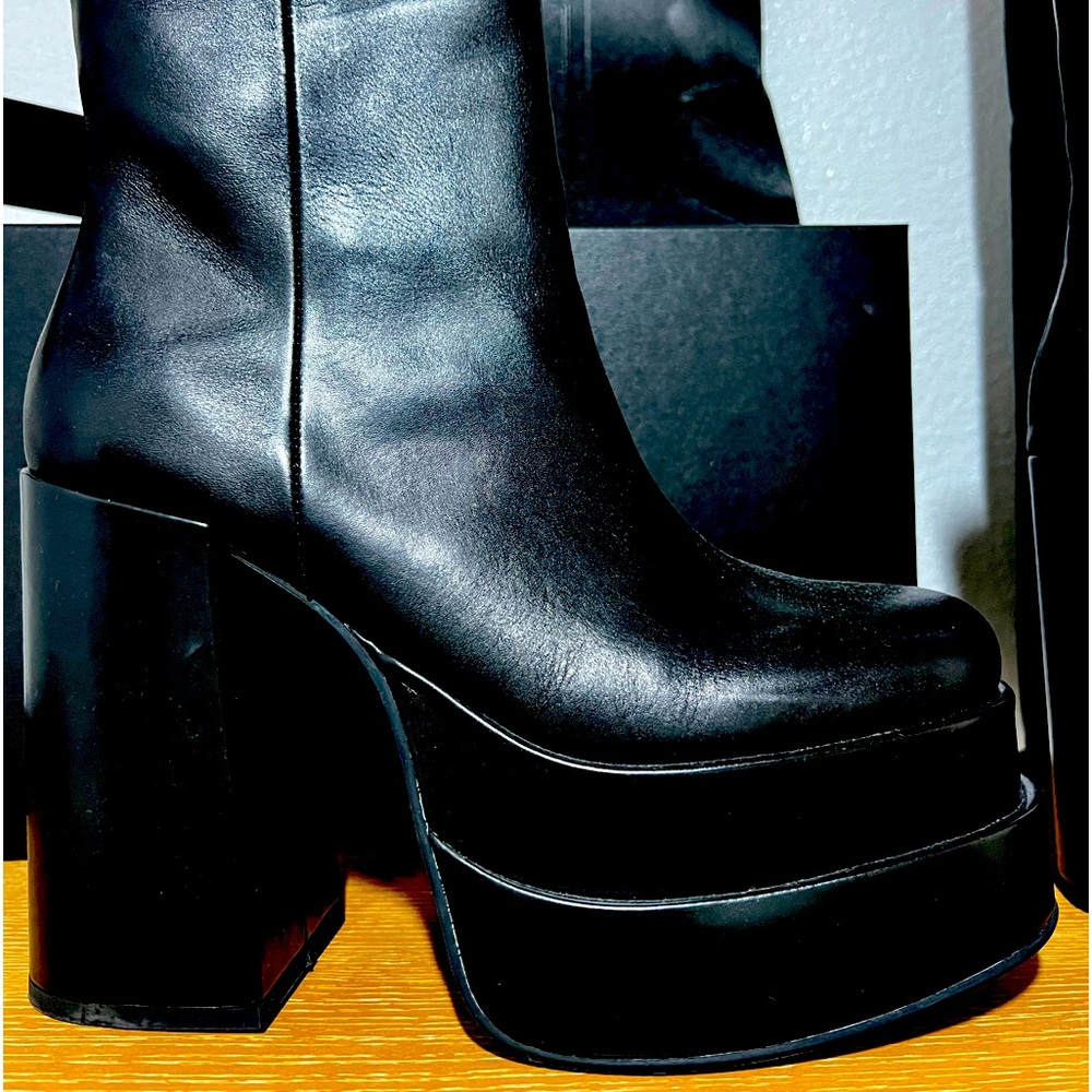 🖤Brand new! Never worn! Cobra Black Platform Boots!